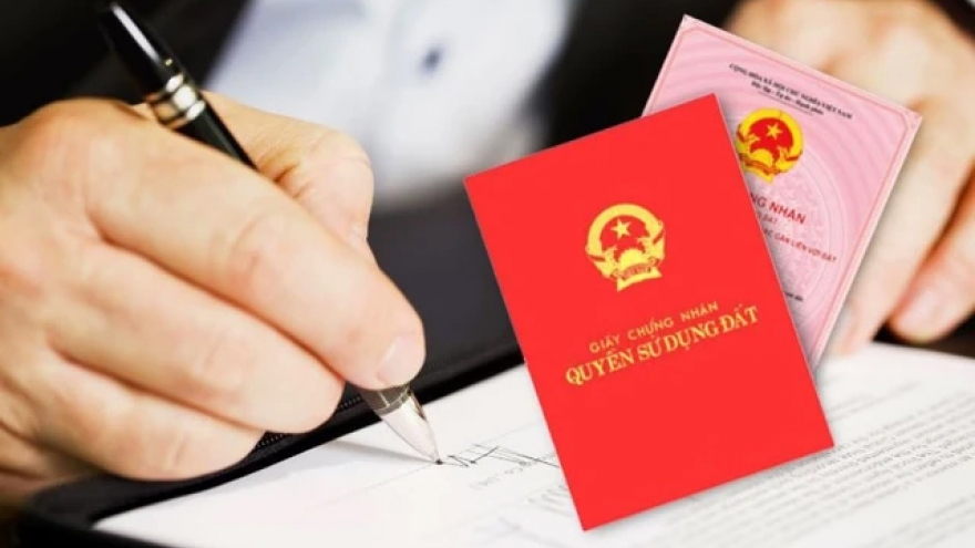 Trót sang tên sổ đỏ cho con, vợ chồng tôi như người thừa trong nhà